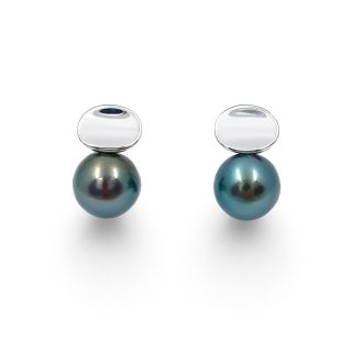 Tahitian Pearl Glow 🤍✨ Představujeme naši novou stříbrnou verzi minimalistických náušnic s pravými tahitskými perlami —...