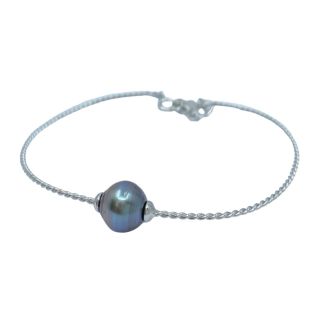 ✨ Jemnost, která skrývá sílu oceánu ✨ Náramek s pravou tahitskou perlou – šperkem, který vzniká až 2 roky v samotném srdci...